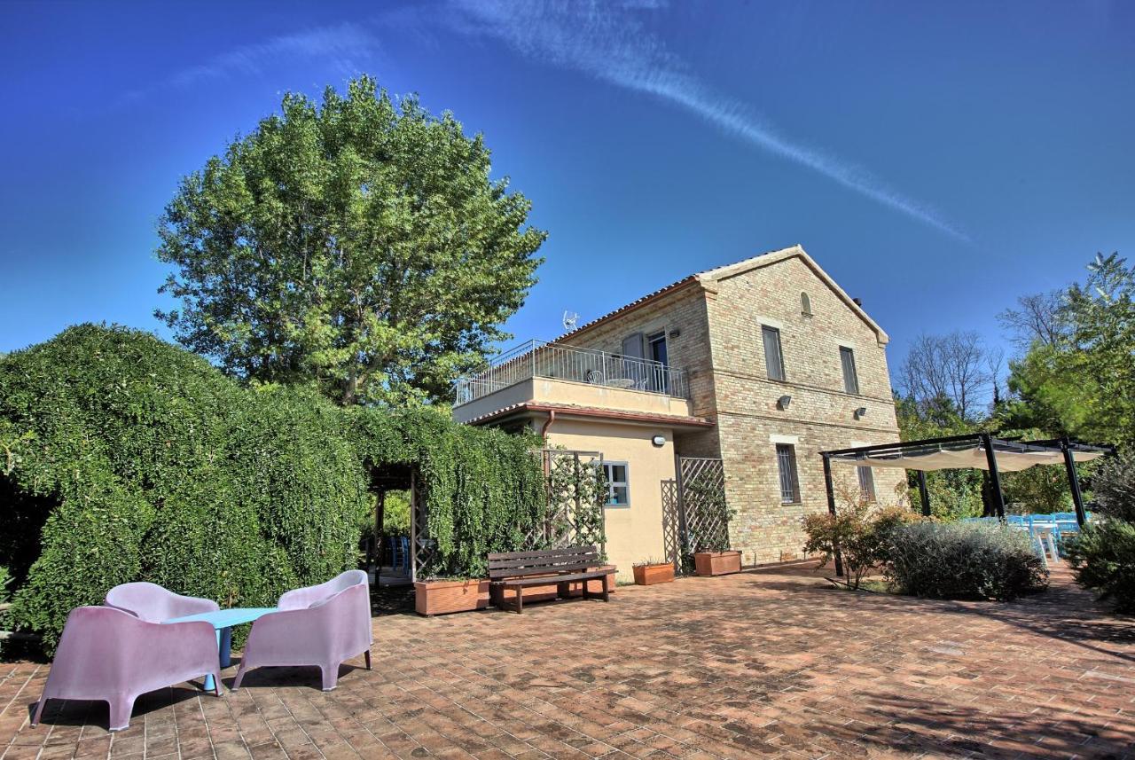 Grande Villa Storica Per Vacanze Con Giardino Privato E Piscina Ostra Bagian luar foto