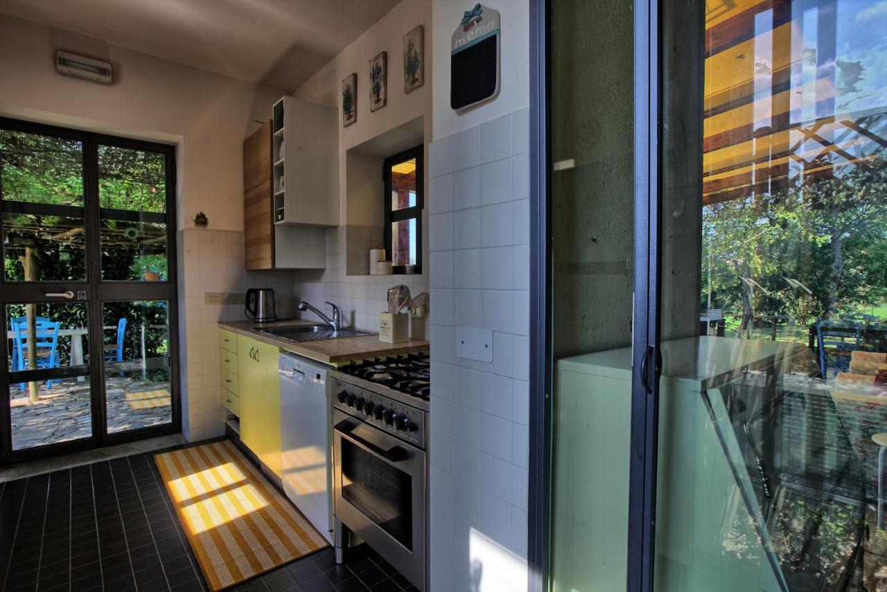 Grande Villa Storica Per Vacanze Con Giardino Privato E Piscina Ostra Bagian luar foto