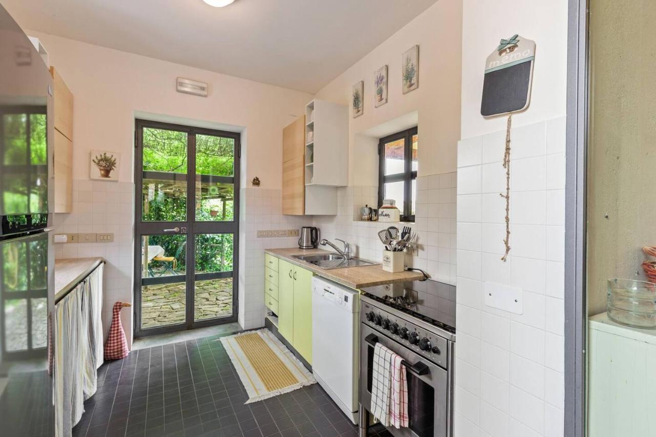 Grande Villa Storica Per Vacanze Con Giardino Privato E Piscina Ostra Bagian luar foto