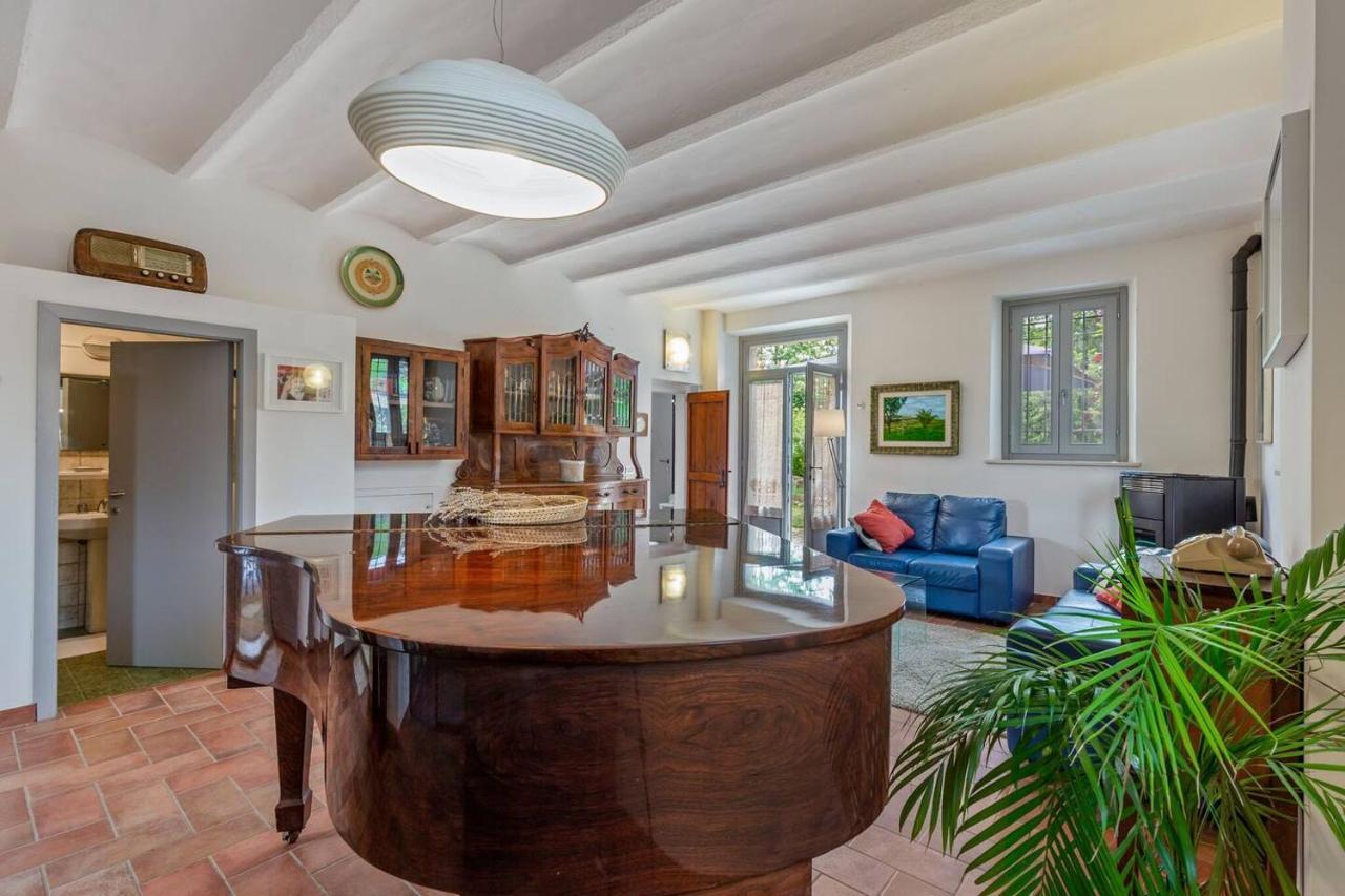 Grande Villa Storica Per Vacanze Con Giardino Privato E Piscina Ostra Bagian luar foto