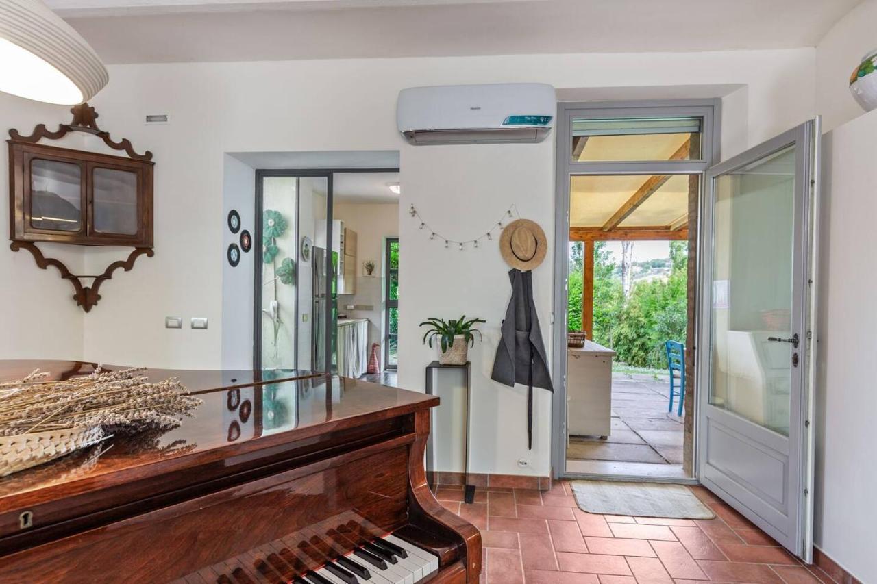 Grande Villa Storica Per Vacanze Con Giardino Privato E Piscina Ostra Bagian luar foto