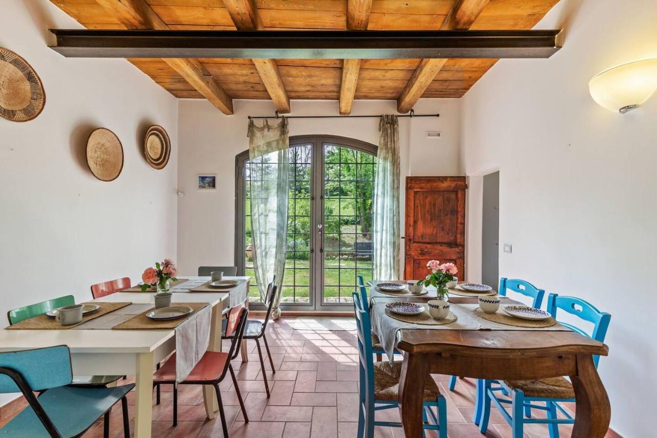Grande Villa Storica Per Vacanze Con Giardino Privato E Piscina Ostra Bagian luar foto