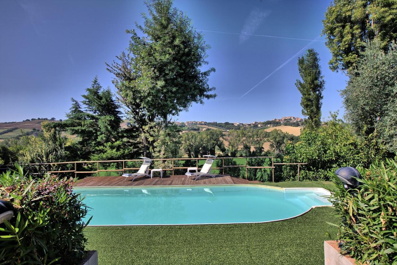 Grande Villa Storica Per Vacanze Con Giardino Privato E Piscina Ostra Bagian luar foto