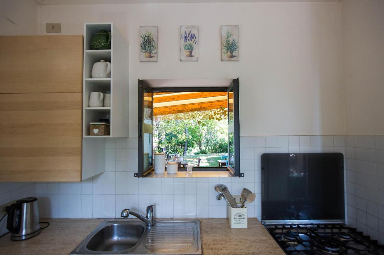 Grande Villa Storica Per Vacanze Con Giardino Privato E Piscina Ostra Bagian luar foto
