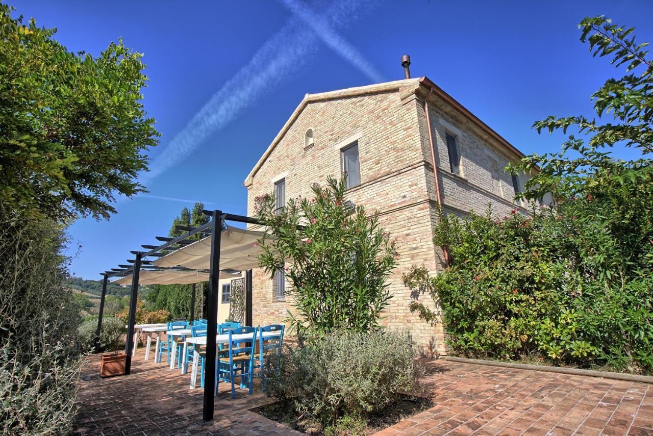 Grande Villa Storica Per Vacanze Con Giardino Privato E Piscina Ostra Bagian luar foto