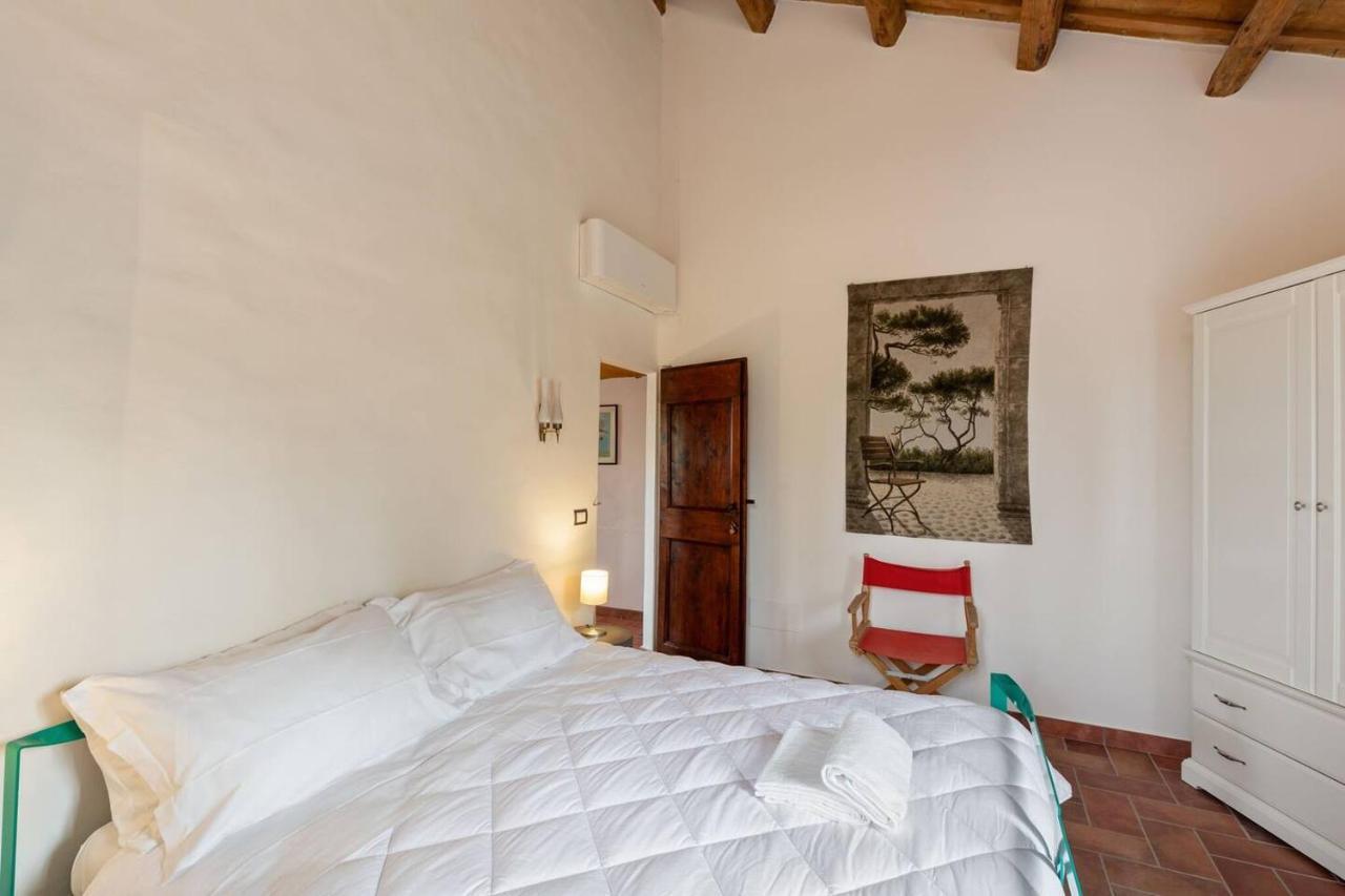 Grande Villa Storica Per Vacanze Con Giardino Privato E Piscina Ostra Bagian luar foto