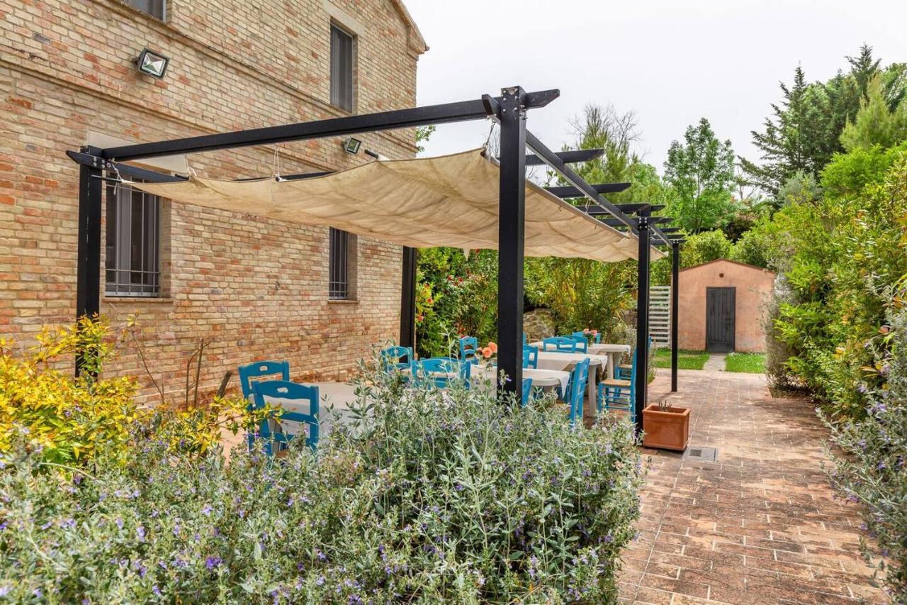 Grande Villa Storica Per Vacanze Con Giardino Privato E Piscina Ostra Bagian luar foto