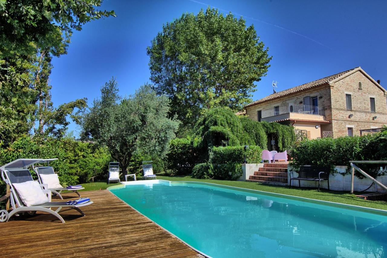 Grande Villa Storica Per Vacanze Con Giardino Privato E Piscina Ostra Bagian luar foto