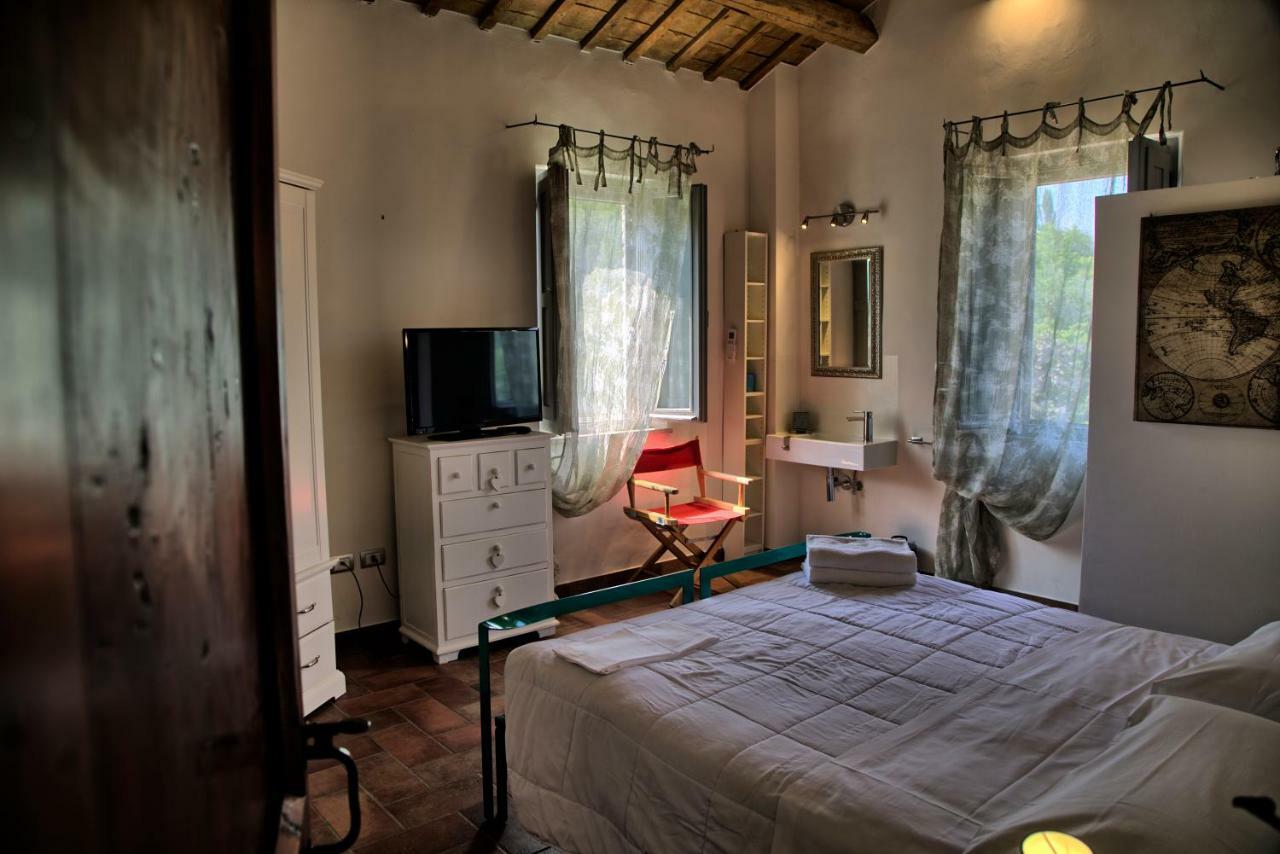 Grande Villa Storica Per Vacanze Con Giardino Privato E Piscina Ostra Bagian luar foto