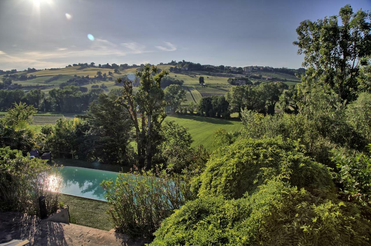 Grande Villa Storica Per Vacanze Con Giardino Privato E Piscina Ostra Bagian luar foto