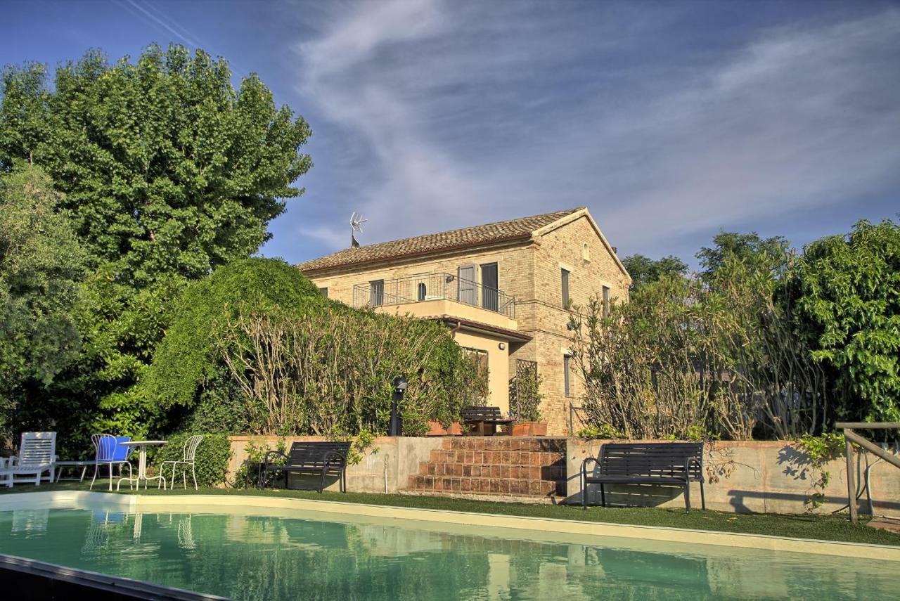 Grande Villa Storica Per Vacanze Con Giardino Privato E Piscina Ostra Bagian luar foto
