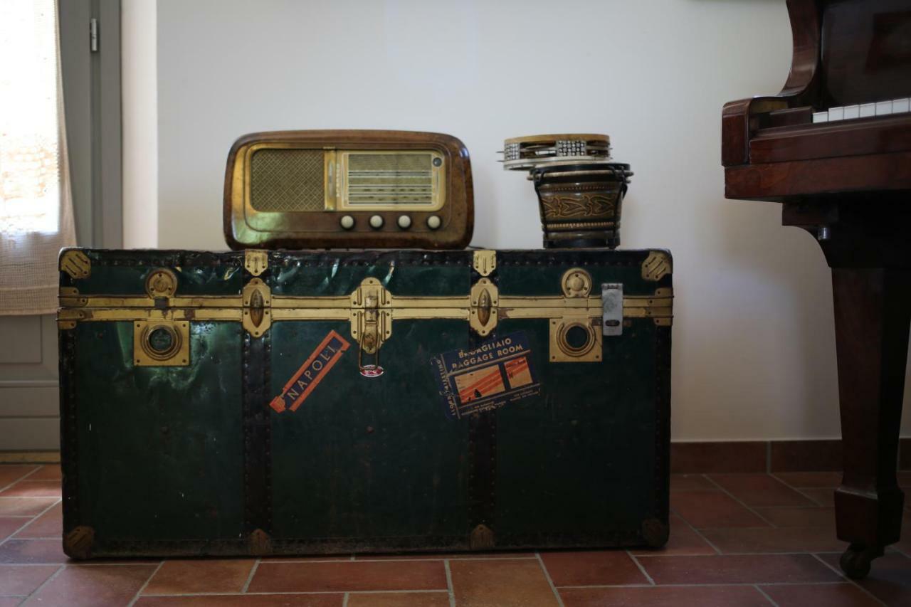Grande Villa Storica Per Vacanze Con Giardino Privato E Piscina Ostra Bagian luar foto