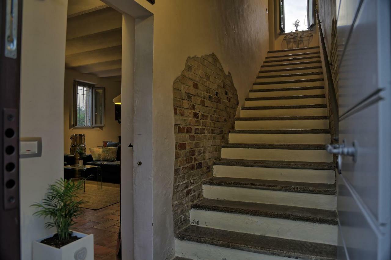 Grande Villa Storica Per Vacanze Con Giardino Privato E Piscina Ostra Bagian luar foto