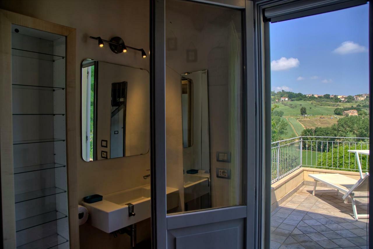 Grande Villa Storica Per Vacanze Con Giardino Privato E Piscina Ostra Bagian luar foto