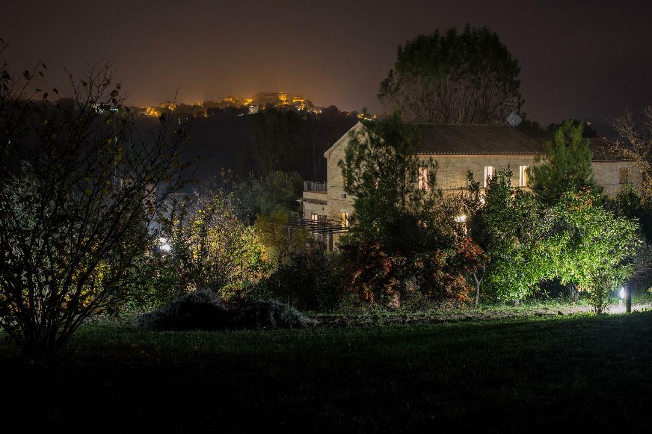 Grande Villa Storica Per Vacanze Con Giardino Privato E Piscina Ostra Bagian luar foto