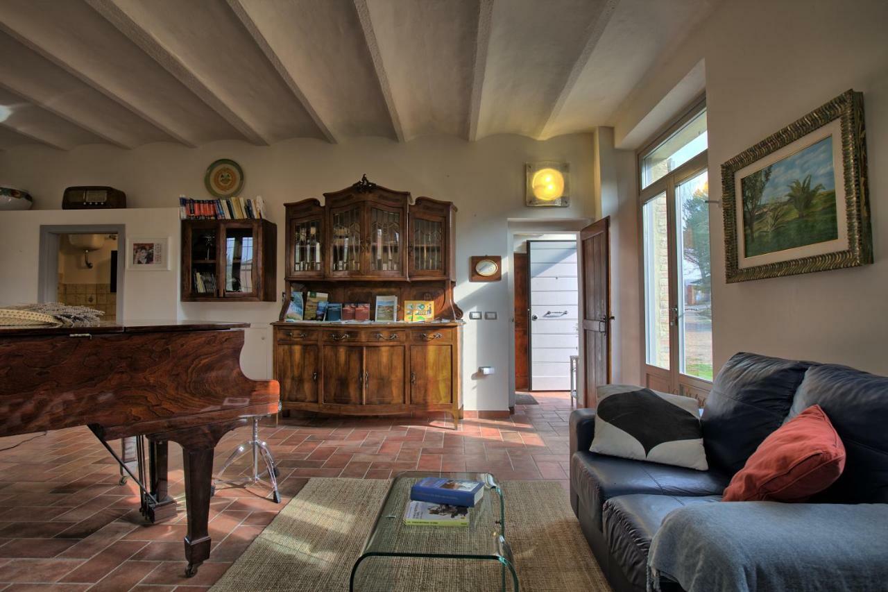 Grande Villa Storica Per Vacanze Con Giardino Privato E Piscina Ostra Bagian luar foto