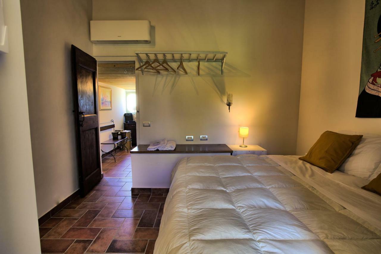 Grande Villa Storica Per Vacanze Con Giardino Privato E Piscina Ostra Bagian luar foto
