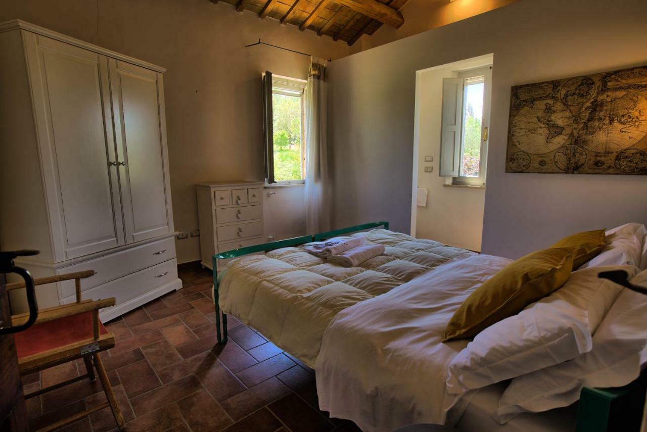 Grande Villa Storica Per Vacanze Con Giardino Privato E Piscina Ostra Bagian luar foto