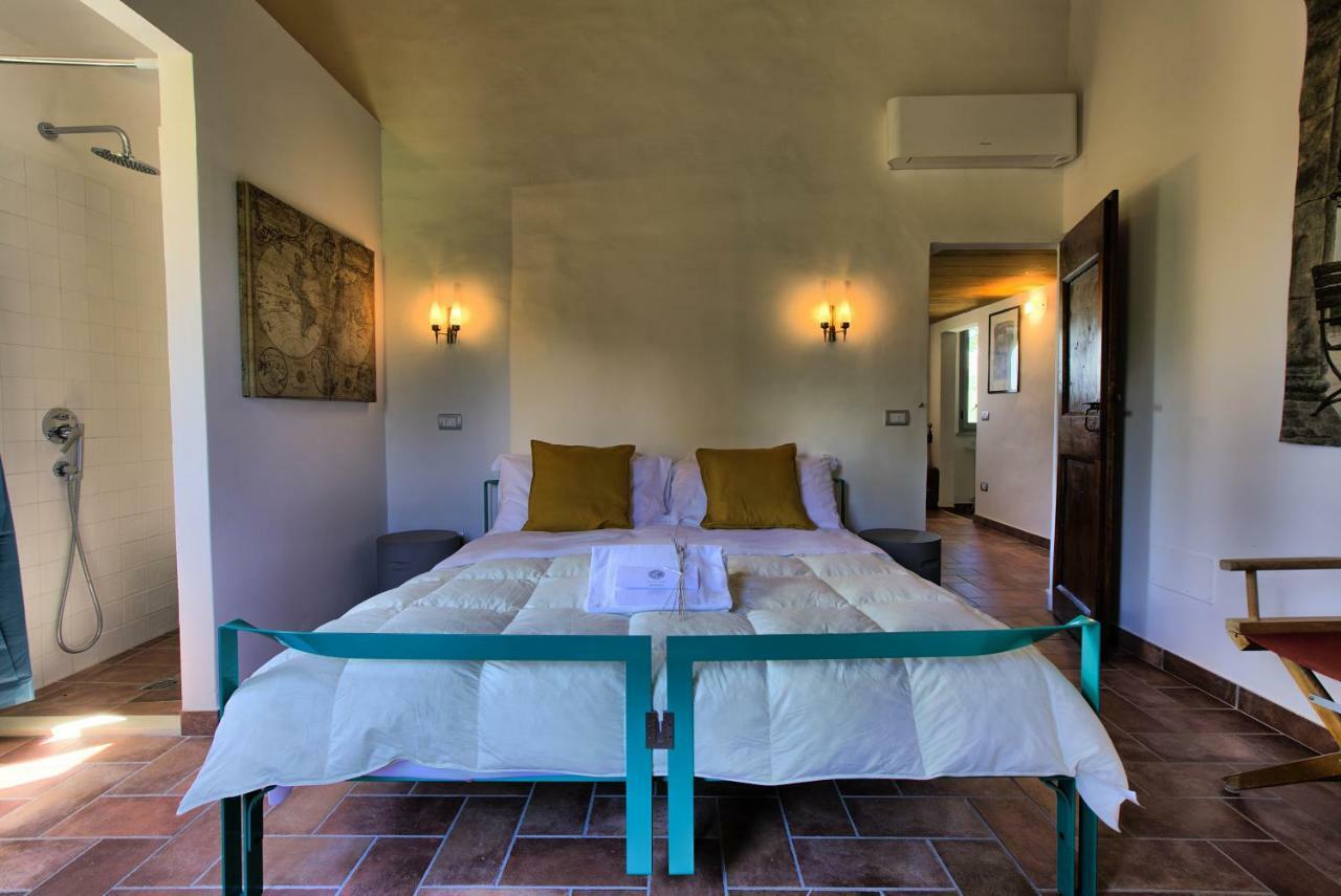 Grande Villa Storica Per Vacanze Con Giardino Privato E Piscina Ostra Bagian luar foto