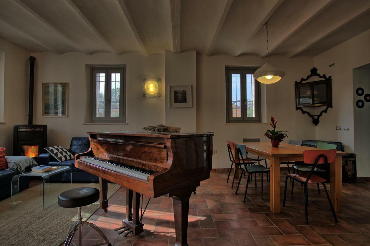 Grande Villa Storica Per Vacanze Con Giardino Privato E Piscina Ostra Bagian luar foto